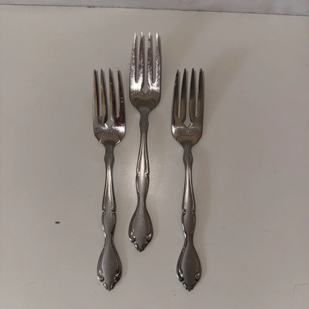 3 Oneida Community CANTATA Stainless Salad Forks 6 5/8
